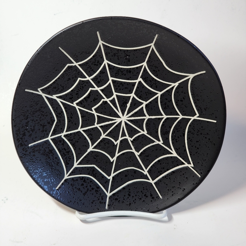 Marin Black Round Spiderweb Stoneware Plate 8.2"